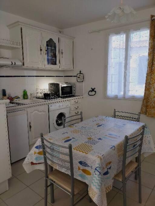 Maison Au Coeur De Saint-Gilles L'Inattendue מראה חיצוני תמונה